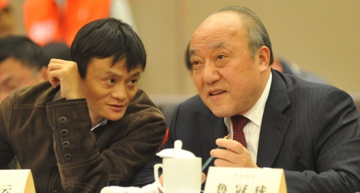 鲁冠球的传奇人生视频,简单描述鲁冠球的创业案例