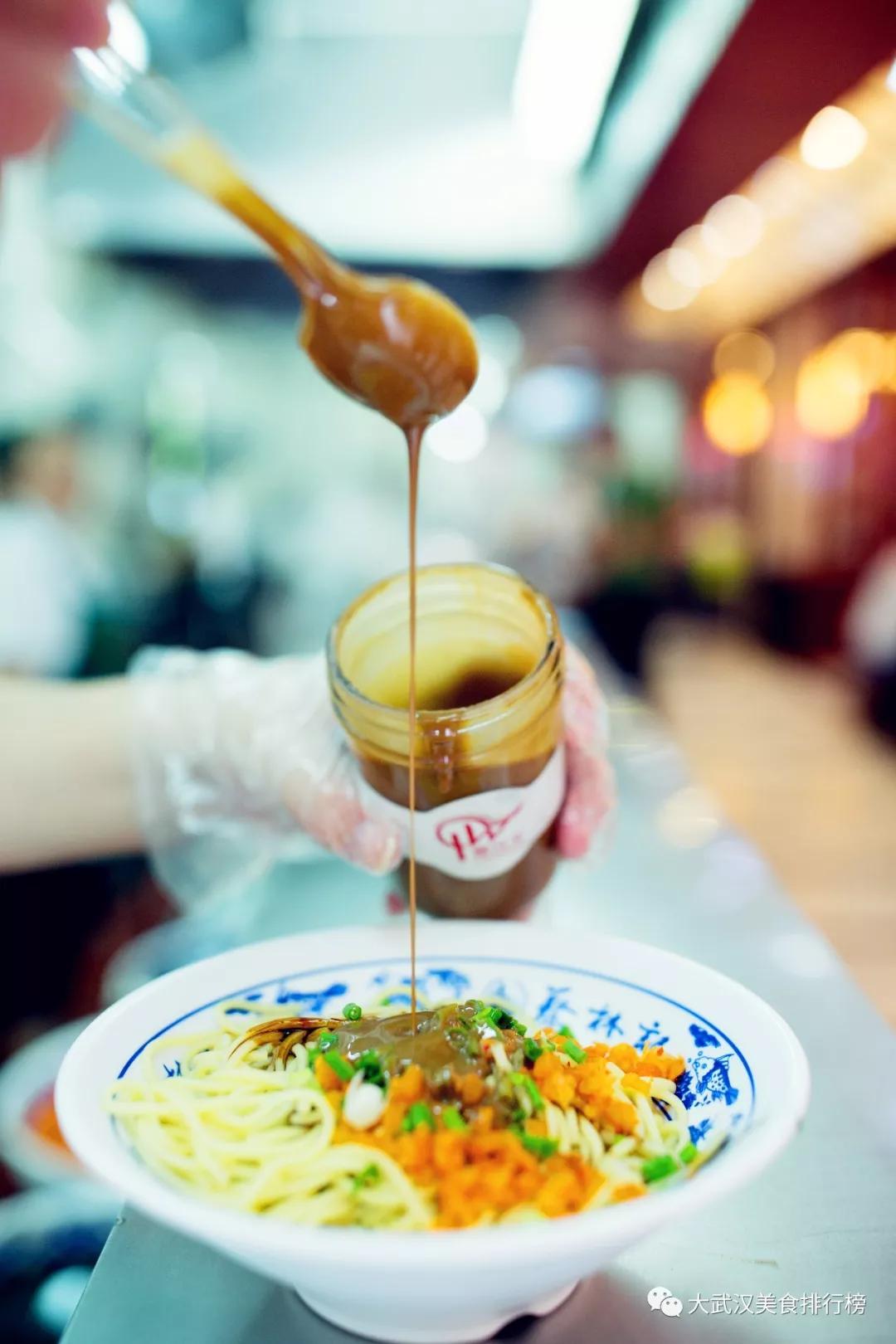 时隔一年又吃上武汉热干面,红油热干面和麻酱热干面