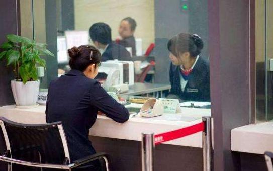 银行一线与二线工作人员收入,银行人员一年挣多少