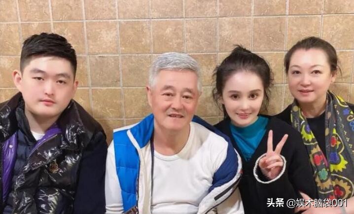 赵本山直播铁锅炖鱼，劝诫女儿别卖假货，要做一个正能量主播