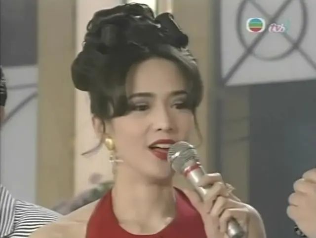 40岁的郑裕玲和60岁对比,63岁郑裕玲图