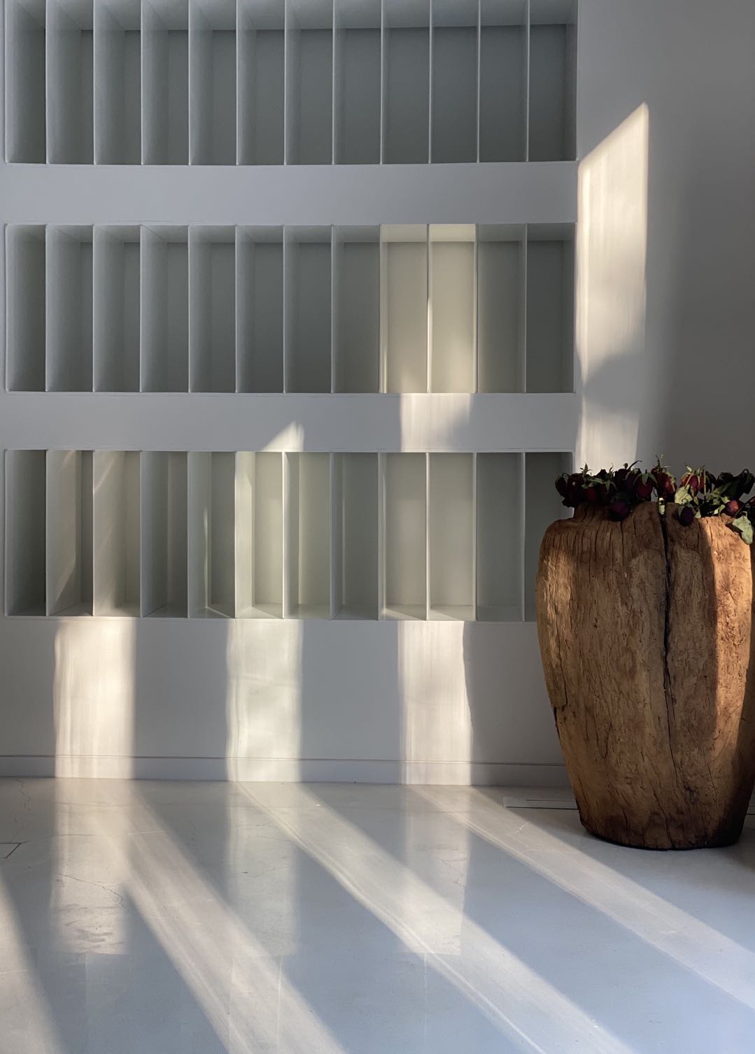 这对夫妇的家，用上海老洋房的地板铺浴缸，用石英砂做“茅厕”