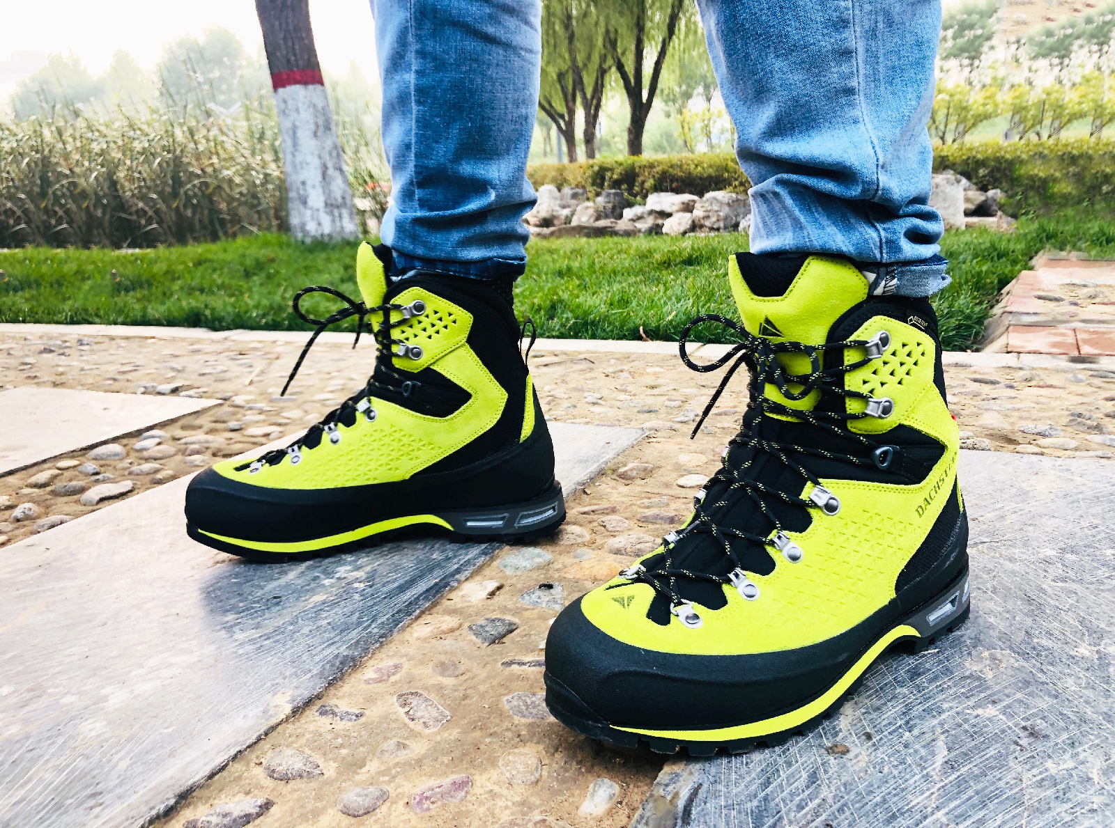 高帮登山鞋的缺点,lowa高帮登山鞋测评