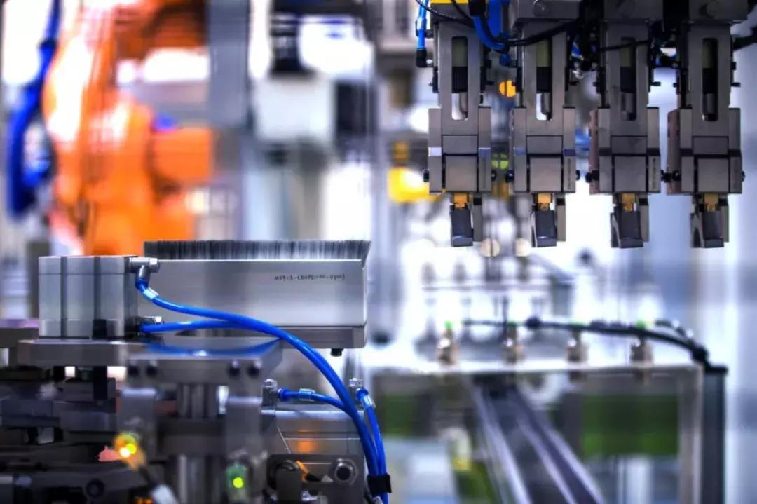 吉利汽车是一个公司吗,吉利车是沃尔沃的技术吗