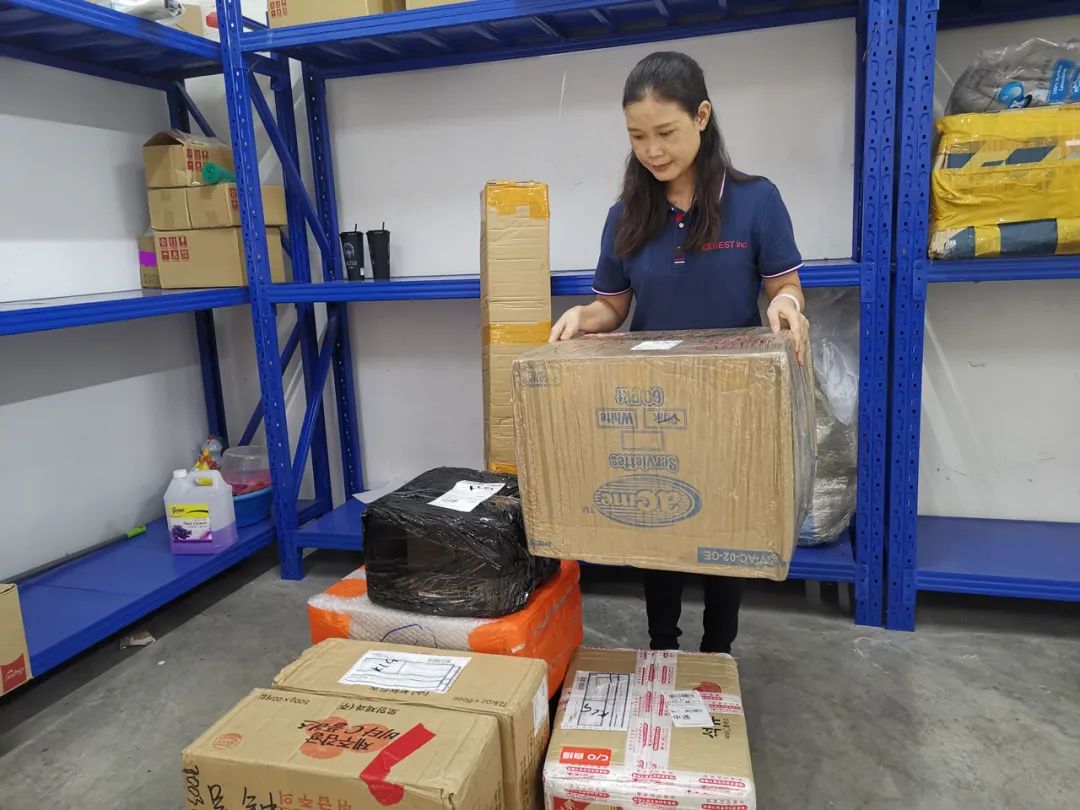 90后小伙一个人做电商,90后小伙义乌创业跨境电商