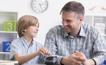 孩子拿父母手机充值游戏怎么教育,孩子用手机充值游戏如何去教育他