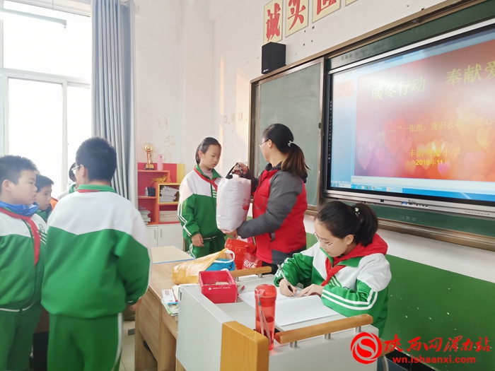 东关小学爱心捐赠活动,学校爱心捐赠公益活动简讯