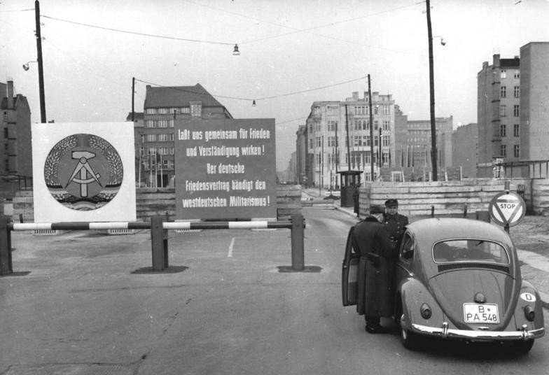 人类接近灭亡的三次事件,查理检查站对峙事件前因后果