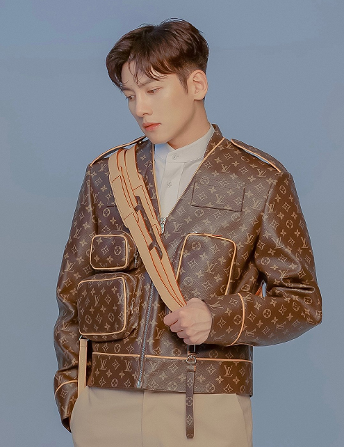 池昌旭时装周,池昌旭黑夹克