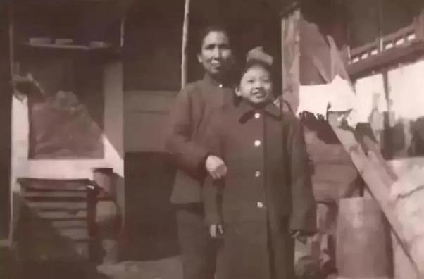 奶奶卖老冰棍,老奶奶卖雪糕帮助大山里的孩子