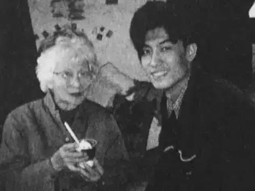 穿旗袍捉奸，86岁依然优雅，死后捐遗体，她才是中国最后一位贵族