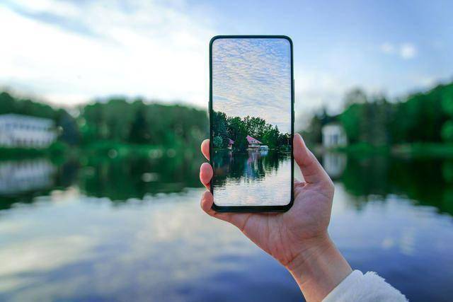 手机水滴屏是不是容易烂,最近很火的手机水滴屏