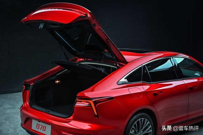 十万左右性价比高的b级轿车,性价比最高国产中型车奔腾b70