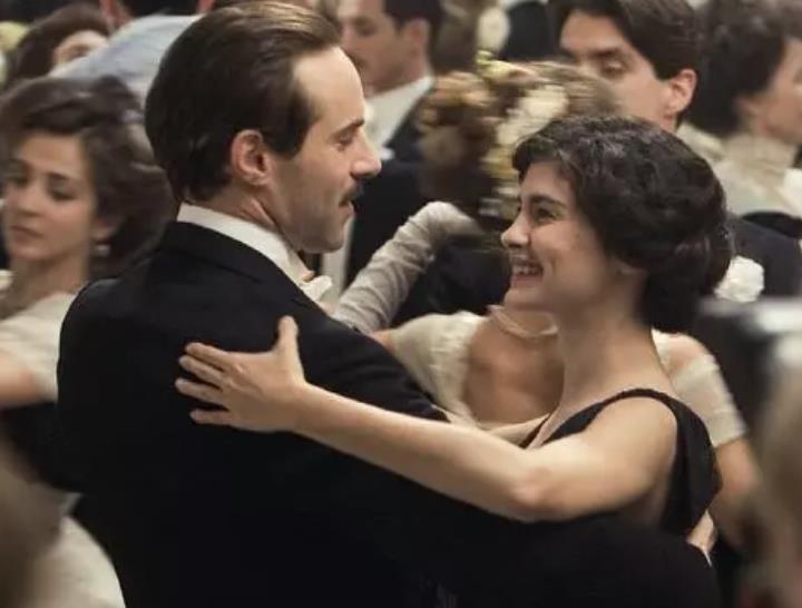 时尚界翘楚香奈儿离开修道院,时尚女王香奈儿的一生