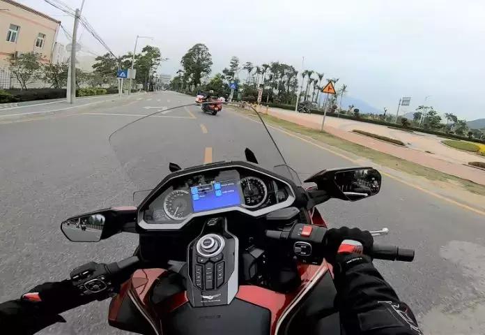 延续四十余载霸主,骑售价45.8万的本田金翼是怎样一个体验!