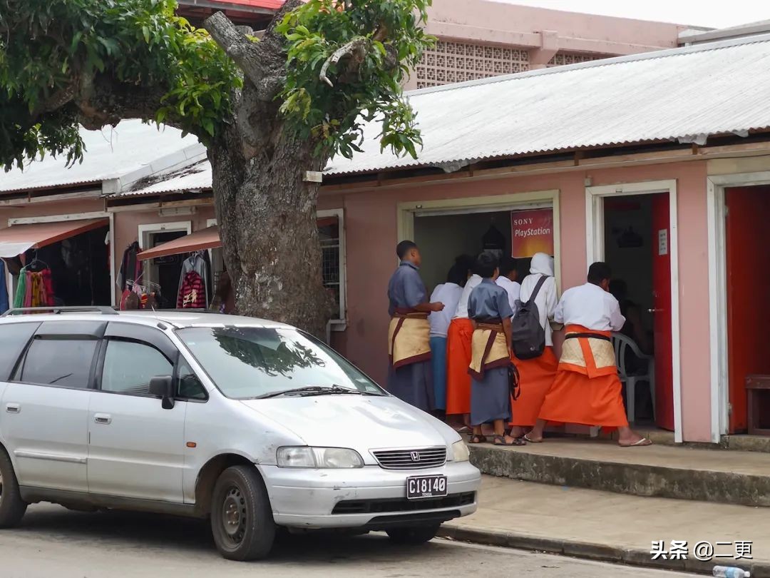 他35岁裸辞，搭顺风船环游世界，网友：还可以这么玩？