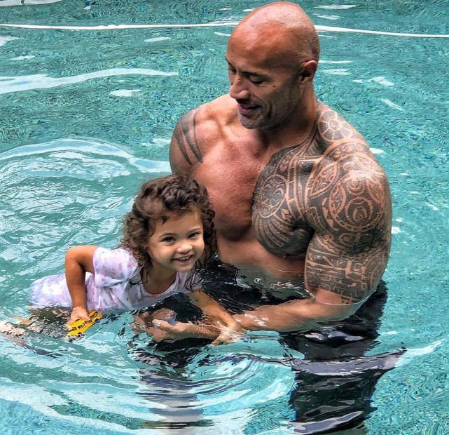 强森化身为女儿奴,铁血硬汉强森女儿奴