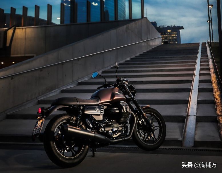 摩托古兹v7iii座高,摩托古兹v7stone落地