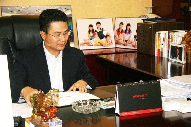 从书生到赌徒，负债两百亿去向成谜：国产手机教父刘立荣的江湖路