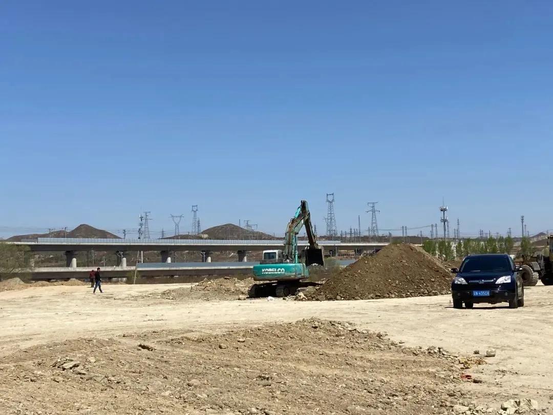 40余万吨生活污泥“临时”堆了13年，谁给他们的勇气？