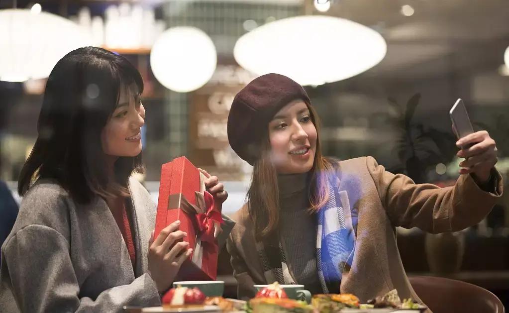 便携式充电宝好看实用容量大,便携高颜值大容量充电宝推荐