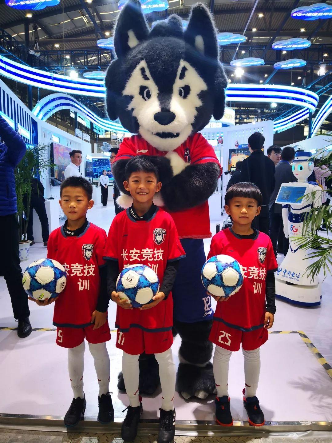 5G黑科技亮相体博会，全国冠军来了，足球明星来了，你还不克里马擦来！