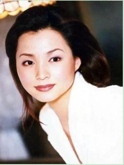 撤侨令下，骑虎难下的董卿刘亦菲，人设崩塌的王宝强，将面临选择