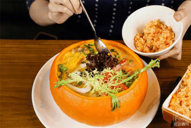 澳门探店|新马路有一家人气斜坡西餐厅!菠萝BB猪必吃