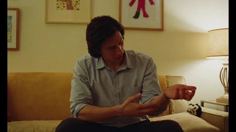 “寡姐”奉献了最好的演出，但它更有可能奥斯卡称帝。