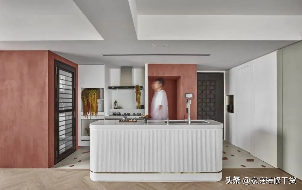 厨房可以移位置吗,厨房烟道可以移位吗