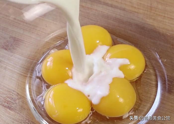 电饭煲怎么做蛋糕不塌陷,电饭煲蛋糕超简单的做法新手必备