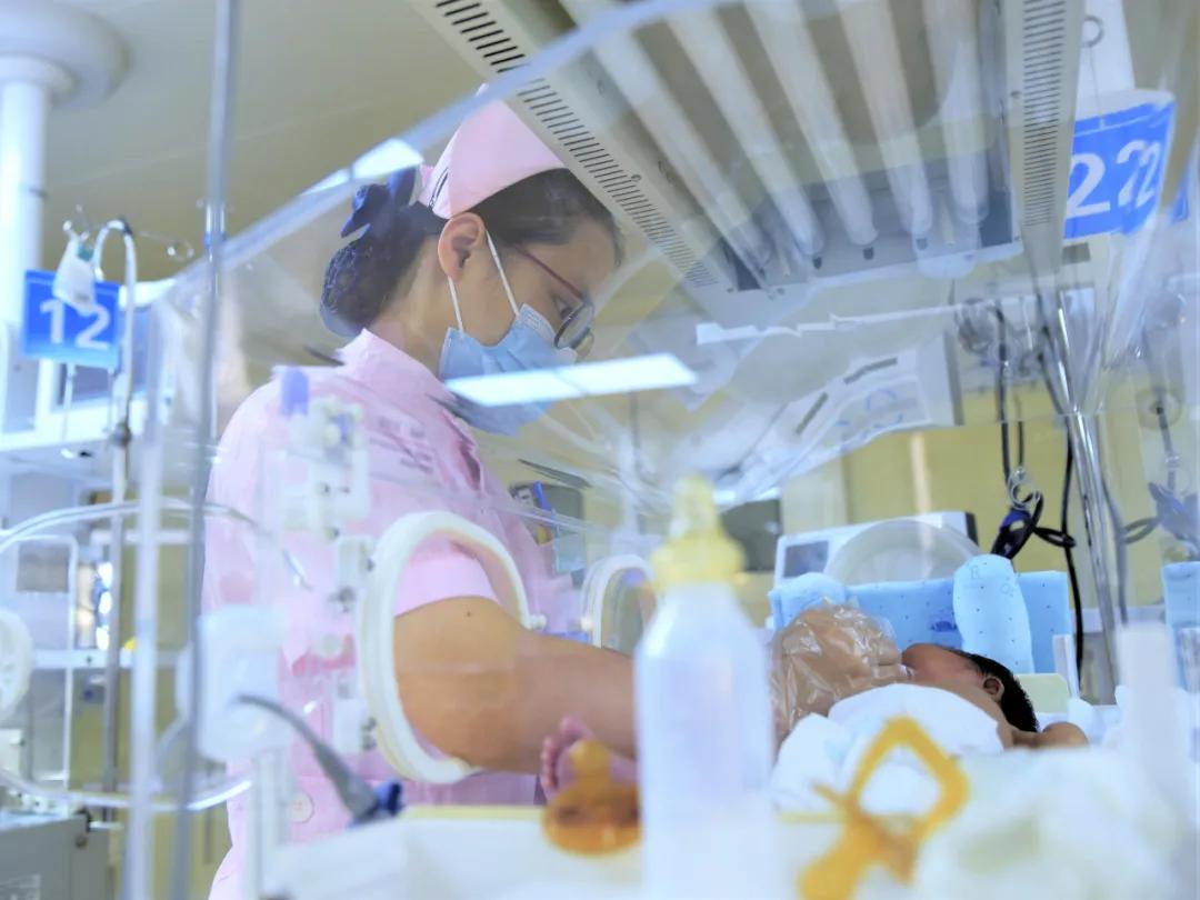 关爱新生呵护未来——记安溪县医院新生儿科独立开科满月