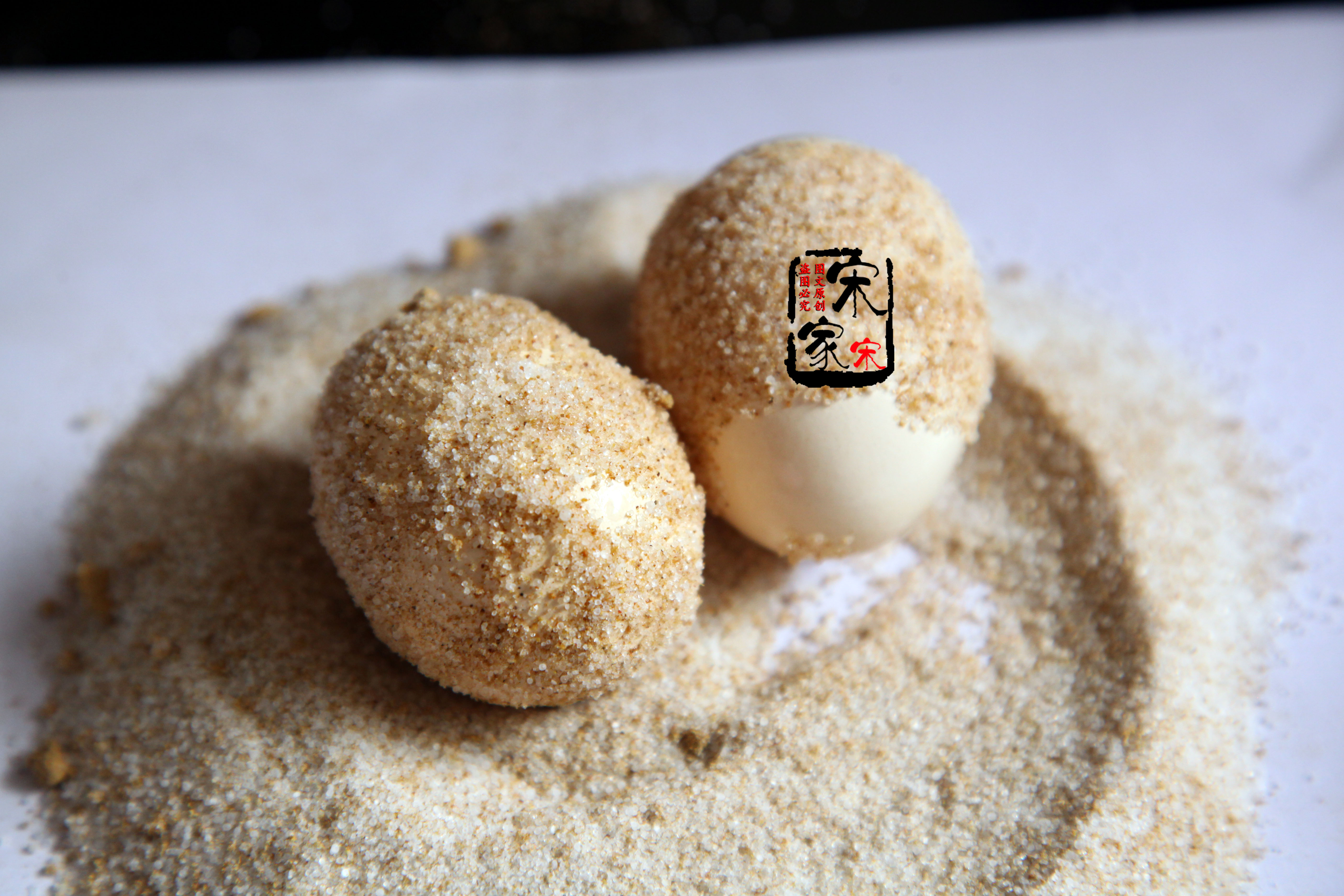 “煮料水”腌鸡蛋太咸！教你新方法，只需2步，腌出出沙流油蛋