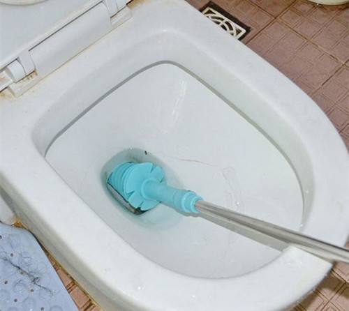 马桶堵严重了如何自己快速疏通,马桶堵得严重了如何自己快速疏通