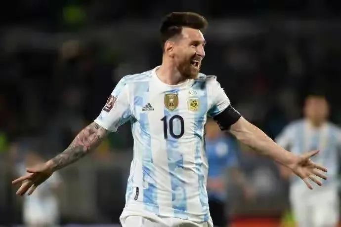 足坛十大最出名的巨星排名,足坛十大传奇巨星排名