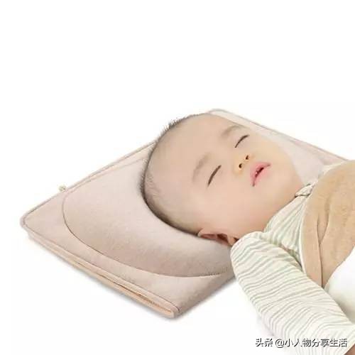 宝宝睡偏头矫正有妙招,睡偏头怎么矫正