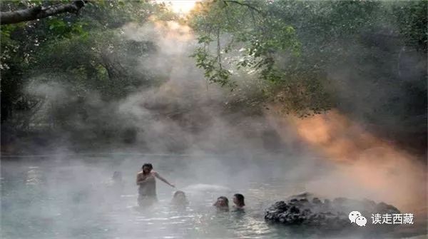 走青藏线翻越唐古拉山来到拉萨,西藏工布江达县的山脉