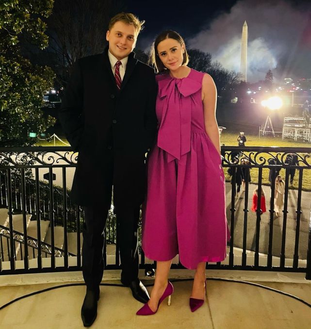 拜登和孙女亮相,拜登漂亮孙女图片