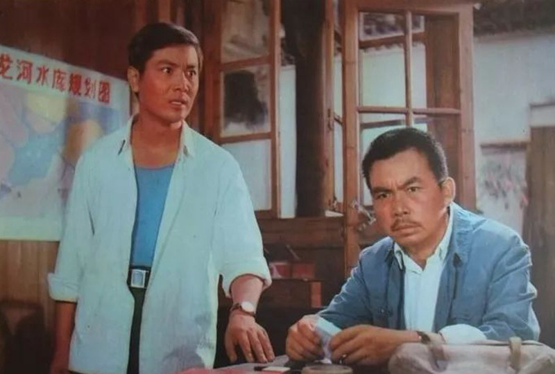 他是上影演员，可与梁波罗比帅，在《等到满山红叶时》饰高英恋人