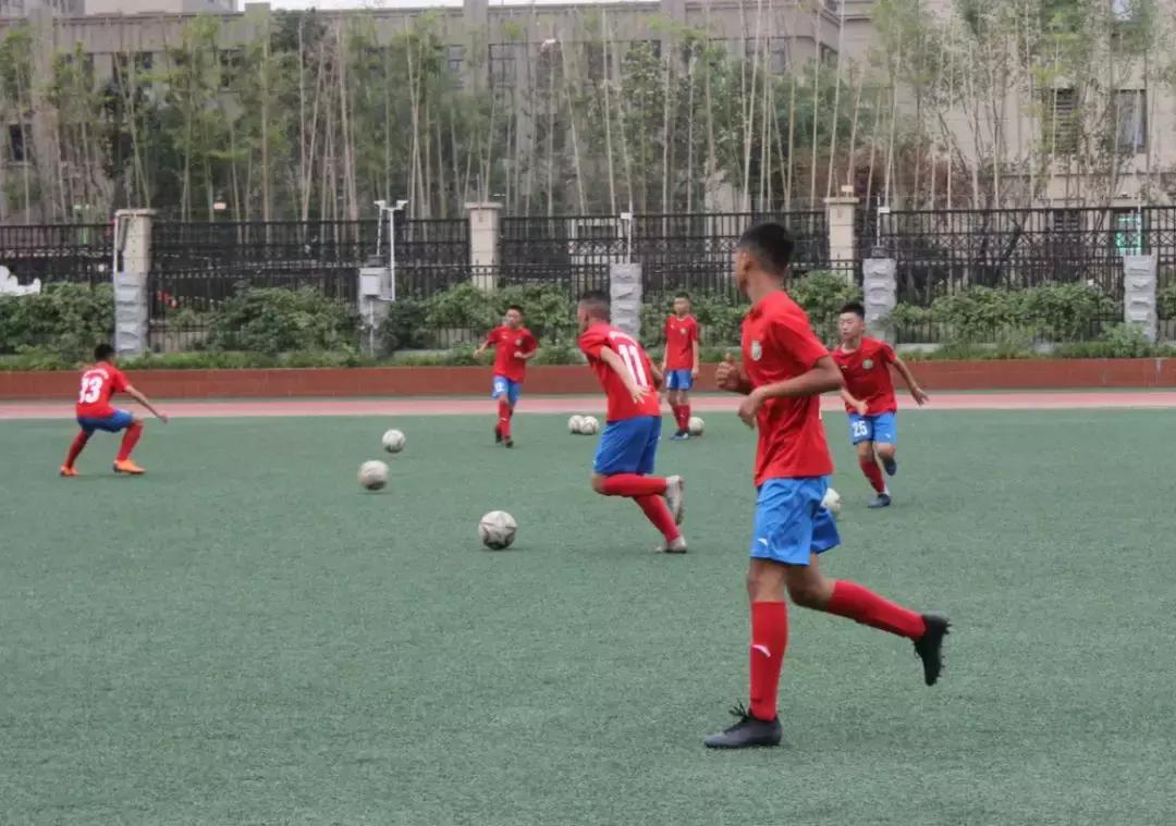 中国媒体团考察,探访全国足球特色学校