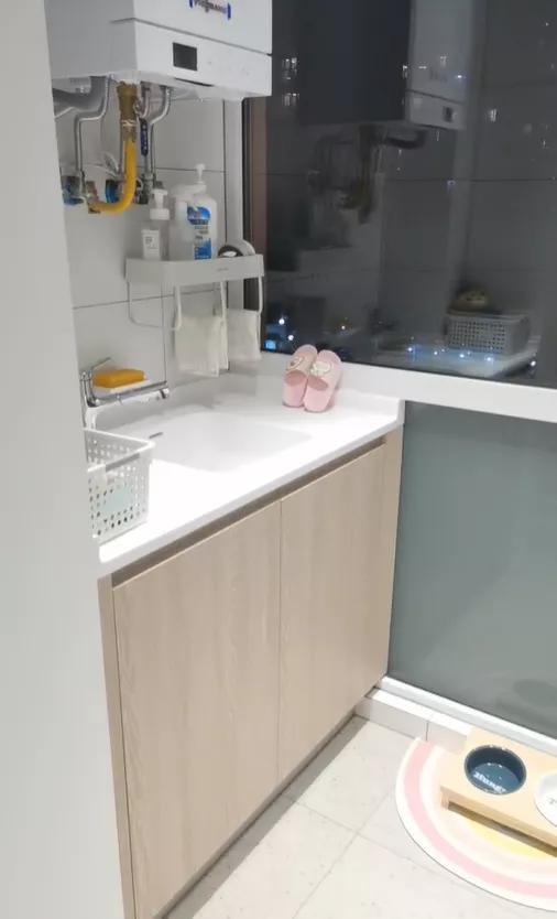 100平现代简约阳台装修风格,125平带阳台简约温馨装修风格