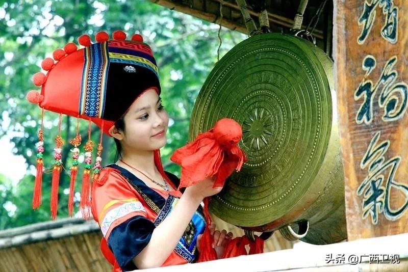 世界大赛奖杯对比,世界赛冠军奖杯归谁所有