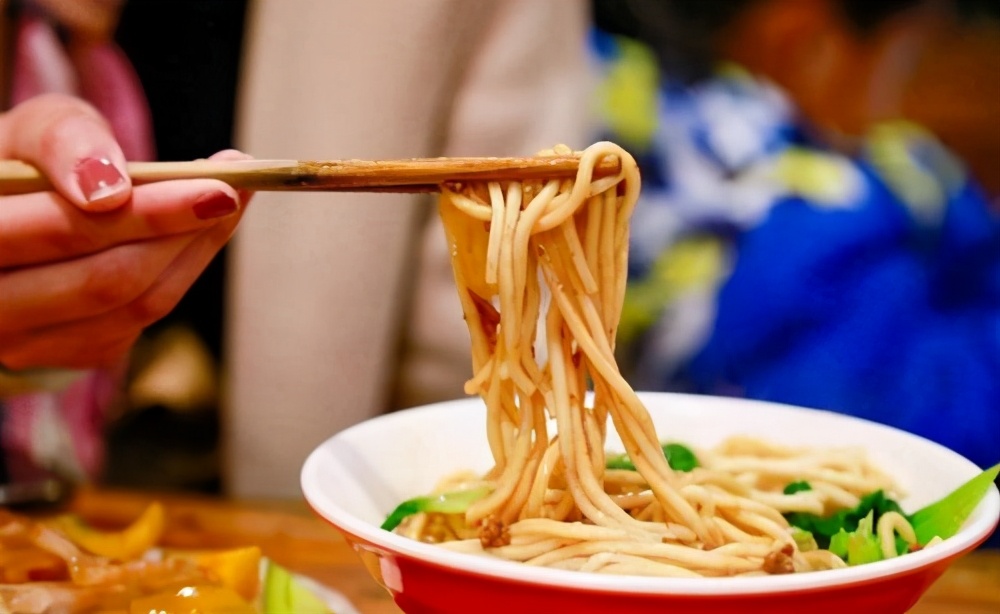 生意冷清的面馆,通过几个简单的方案起死回生,一个月净赚3万