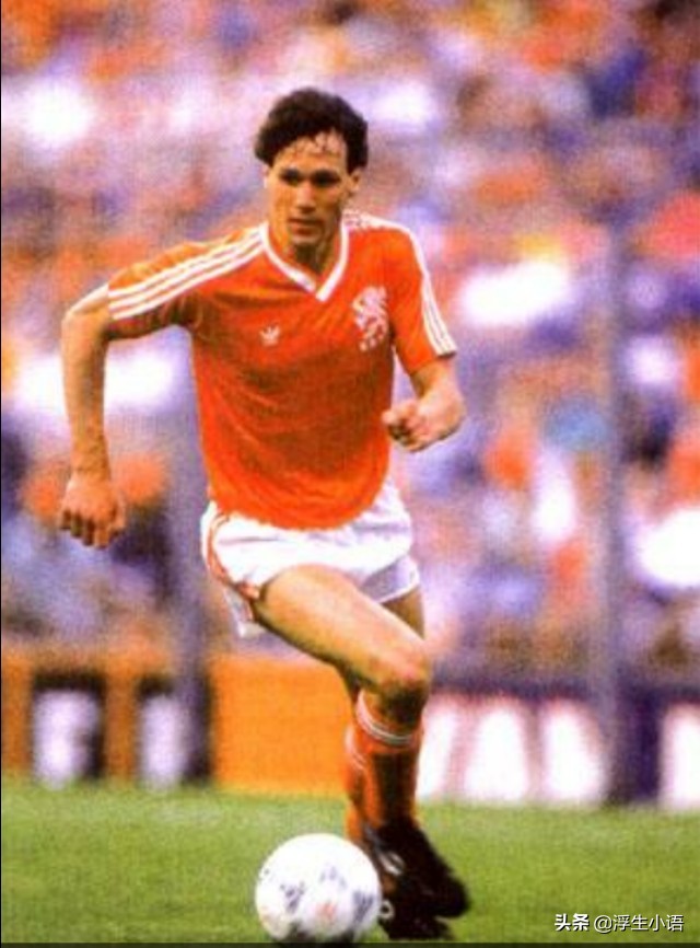 足球史上最全能支点中锋!他可以在中锋、前腰和边锋之间无缝衔接!