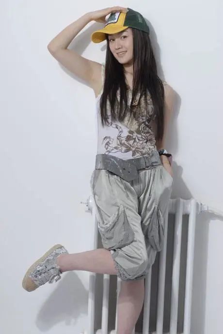 19岁大红却自毁名声，整容、当小三还撕原配太嚣张