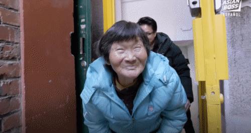 7旬老太太家里堆垃圾场,82岁老妇住地下室五年