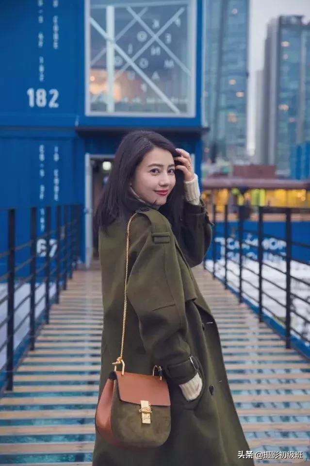 拍照怎么摆姿势更自然,如何拍照姿势不僵硬