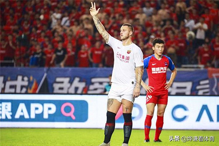 英超首秀杀苏亚雷斯,英超锋霸阵容