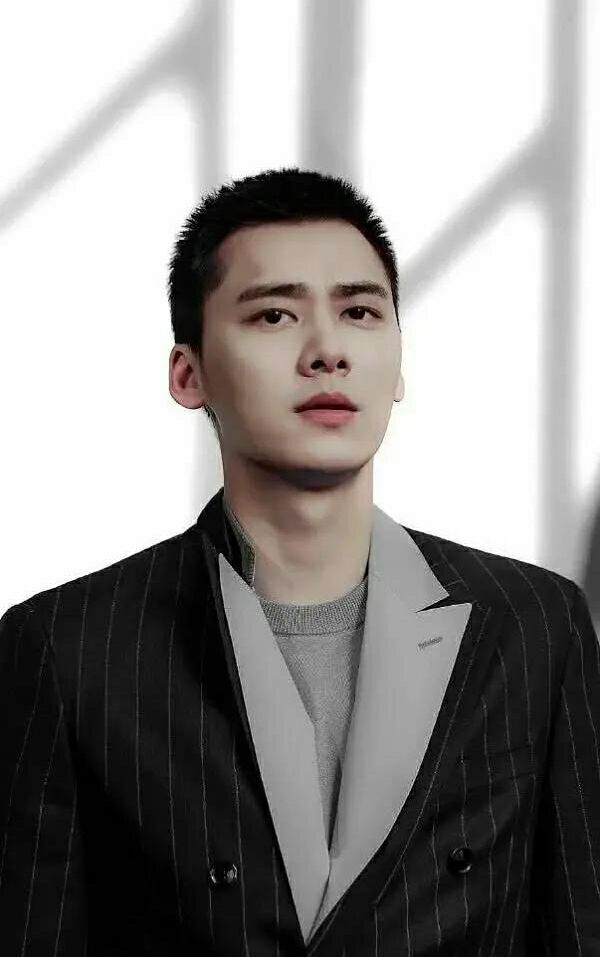 几种锅盖头男生发型的图片和名称,男生类似锅盖头的发型