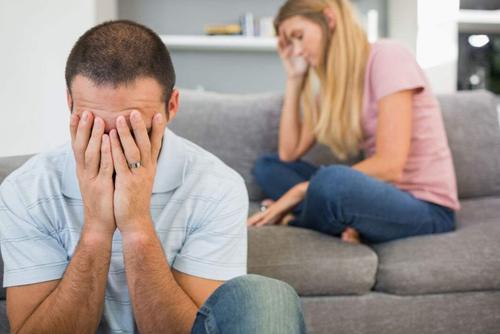 老公贷款买了辆车老婆崩溃,我弟弟借钱买房老公要跟我离婚